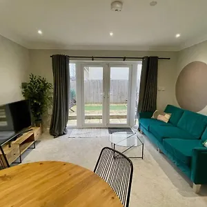 https://stylish-modern-one-bedroom-apartment-with-garden.cardiffhotelswales.com